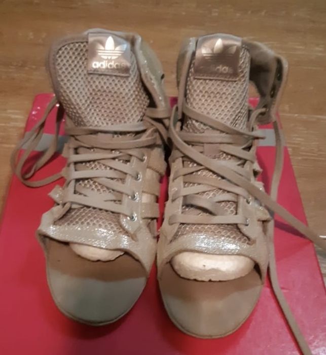 Босоножки на платформе , сандалии адидас.