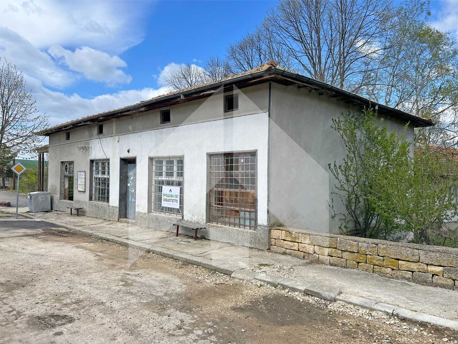 Продава търговски (промишлен) обект - магазин в с. Сечище (обл. Шумен)