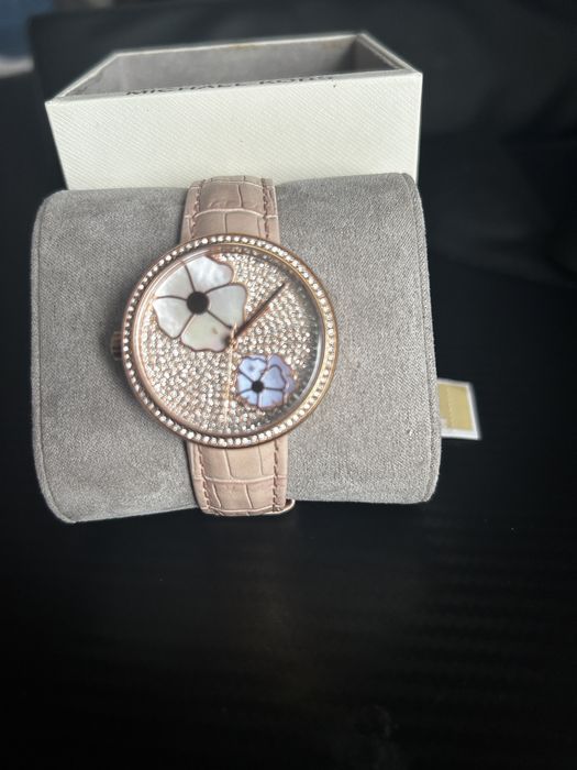 часовник Michael Kors MK2718 от колекцията Courtney