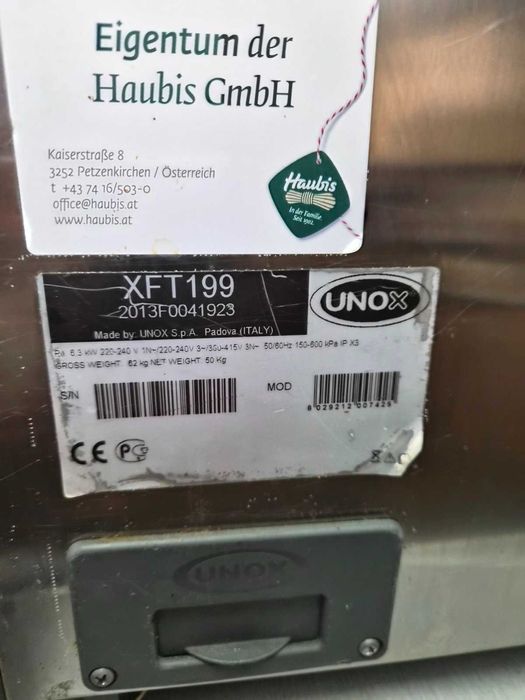 Професионална конвекционна фурна UNOX XFT199