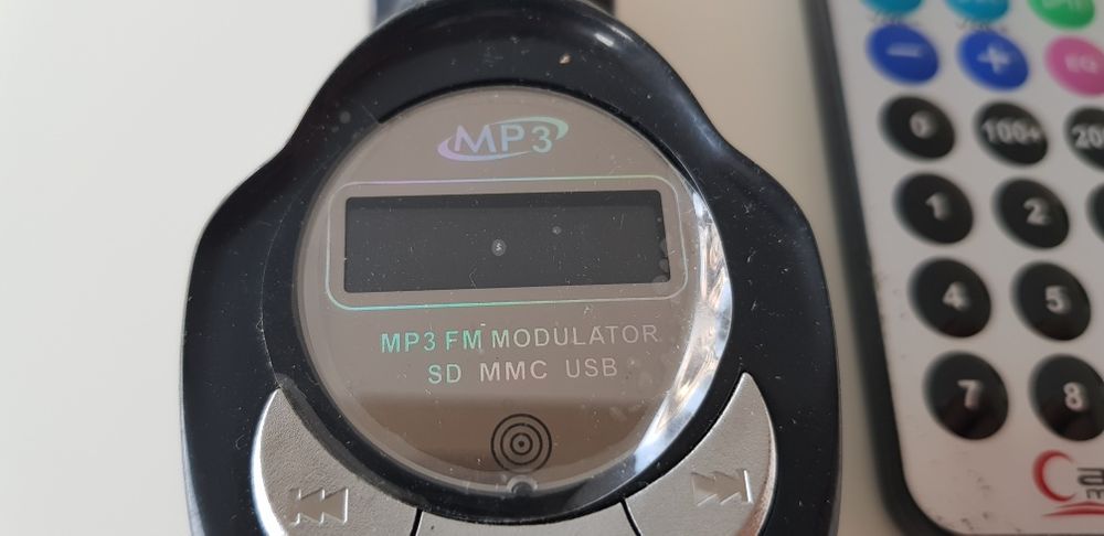 Mp3 auto cu emisie pe frecvență radio