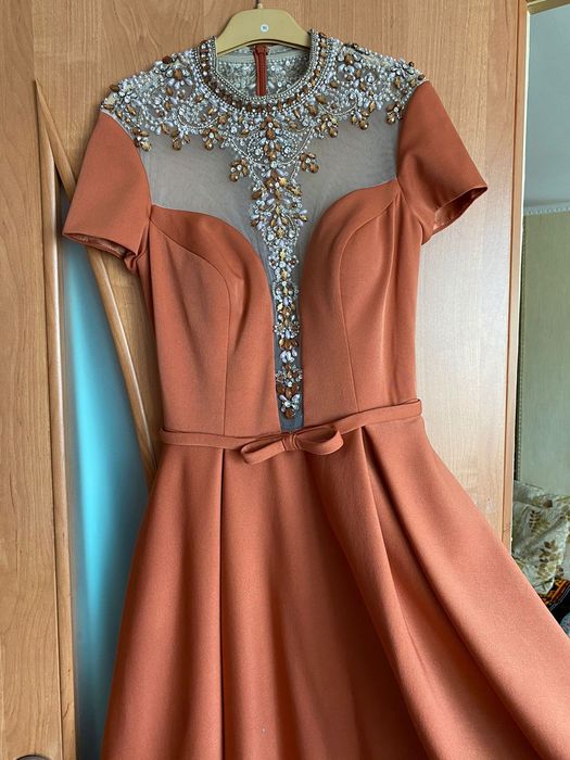 Платье миди вечернее