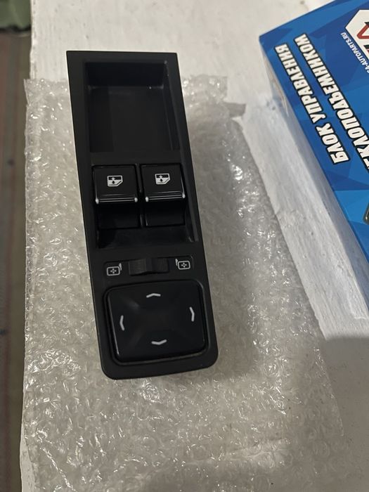 Блок управления стеклоподъёмниками Lada Vesta