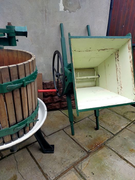 Teasc și zdrobitor struguri