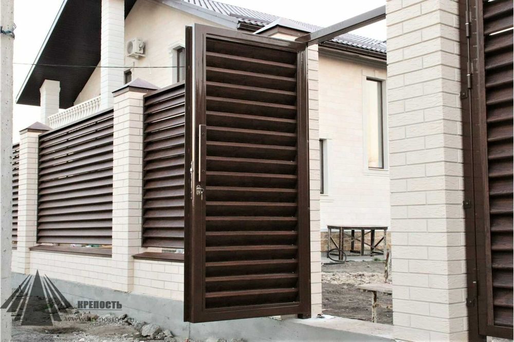 Забор и ворота жалюзи фото Забор и ворота жалюзи фото