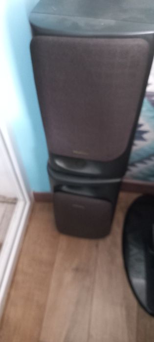 2 boxe se  aud bine