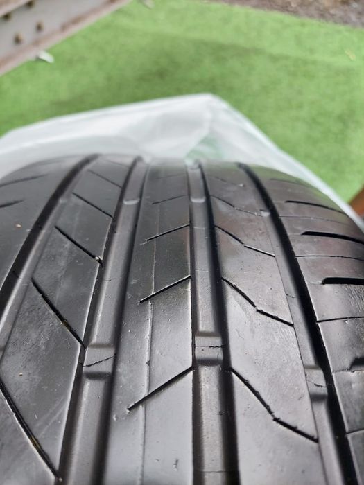 Шина Bridgestone 235/50/20