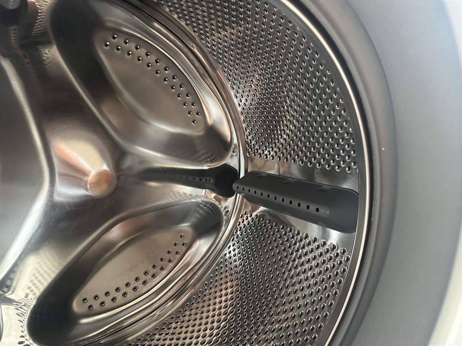 Пералня за вграждане hotpoint ariston AWM1081