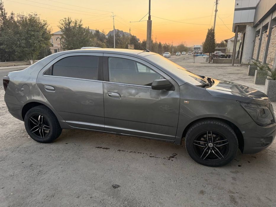 kobilt 2015  sotiladi 300 min yurgan qilip