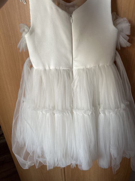 Продам платье на 3-5 лет,