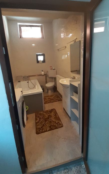 Proprietar.  -  inchiriez  apartament la casa (cu toate taxele incluse) in centrul Sibiului pe minim 1 an