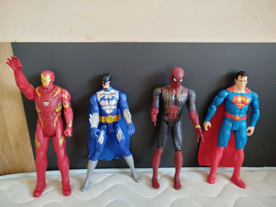 Фигурки на супергерои Спайдърмен, Батман, Супермен, Железния човек