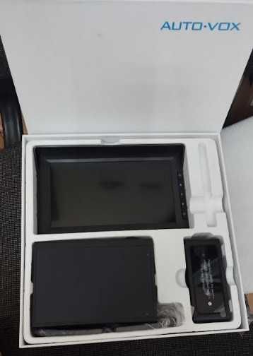 AUTO-VOX комплект камера за заден ход с монитор и соларна батерия