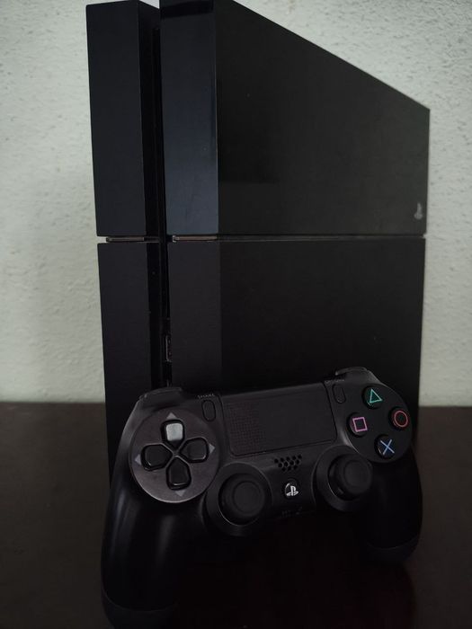 PlayStation 4 на продажу в хорошем состоянии