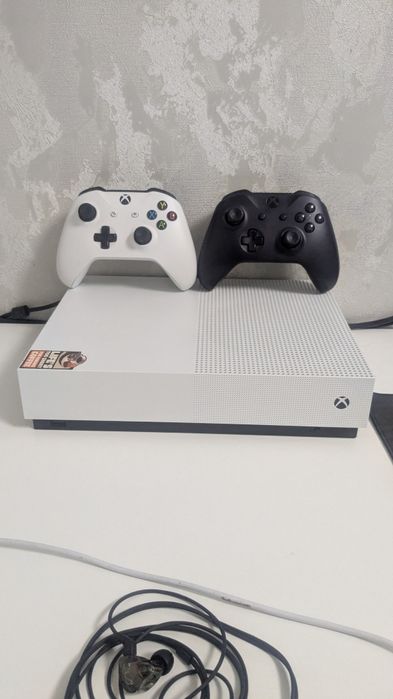 Xbox one S 1 Tb + Игры