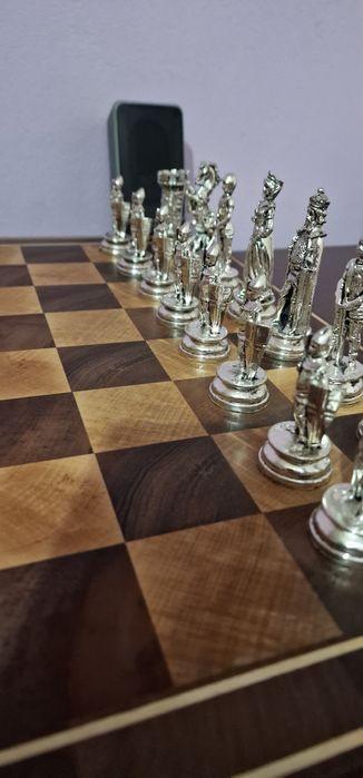 Шах с метални фигурки на Камелот