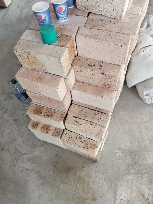 Кирпичи Огнеупорный.