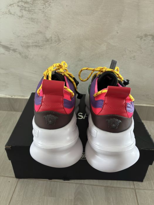 Versace chain reaction