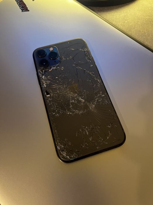 iPhone 11 Pro – spart față + spate, funcțional / pentru piese