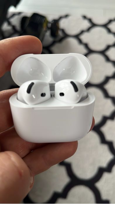 Apple Airpods 4 Active Noise Cancellation