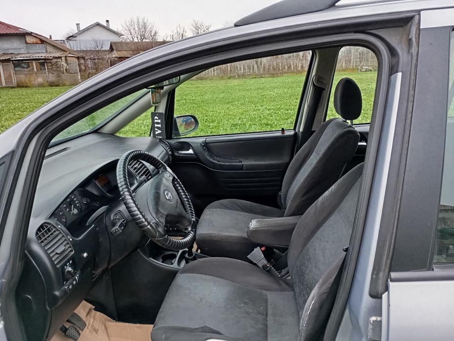 Продавам Опел Зафира  А