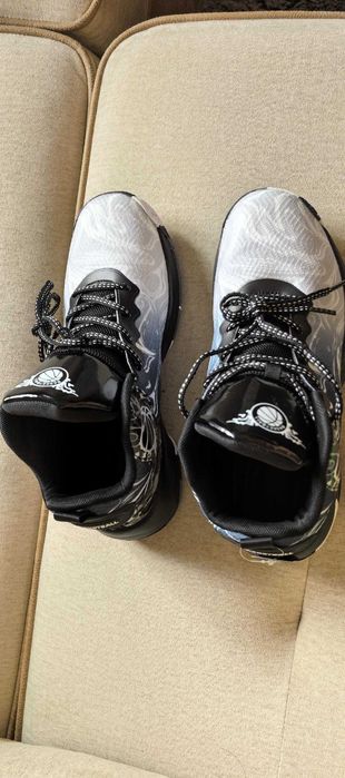 Продавам чисто нови високи баскетболни маратонки