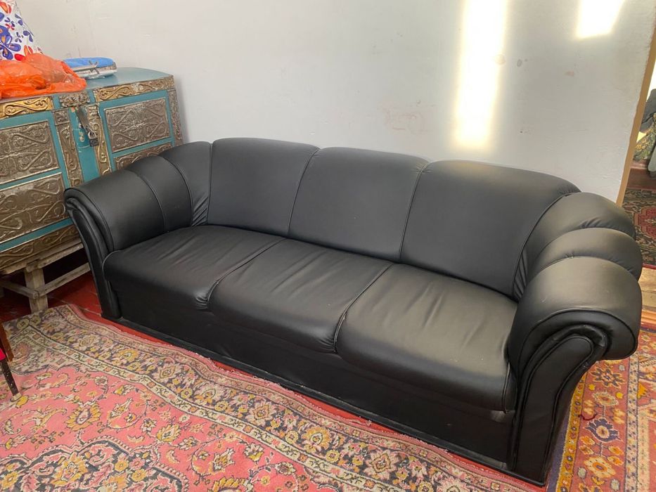 Диван кожаный для офиса