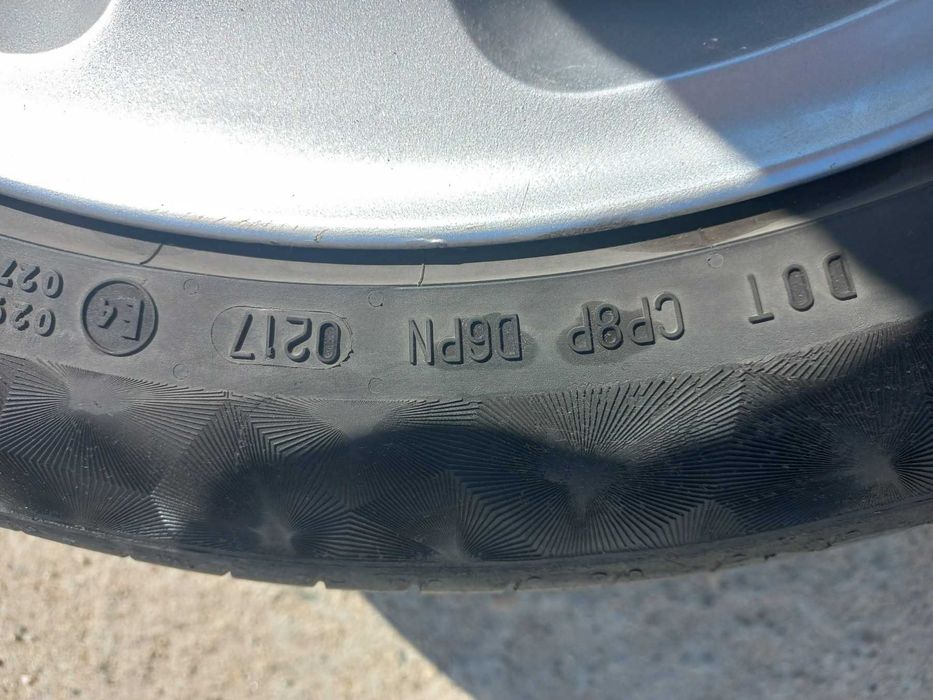 4 бр. гуми Continental 235/45 R 17, джанти, болтове за Mercedes