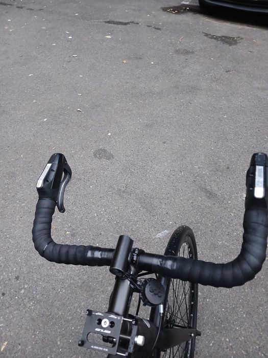 Bicicletă crescent gravel / cross, frâne disc, echipare Shimano Metrea