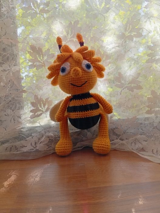 Вязанная пчёлка. Ручная работа