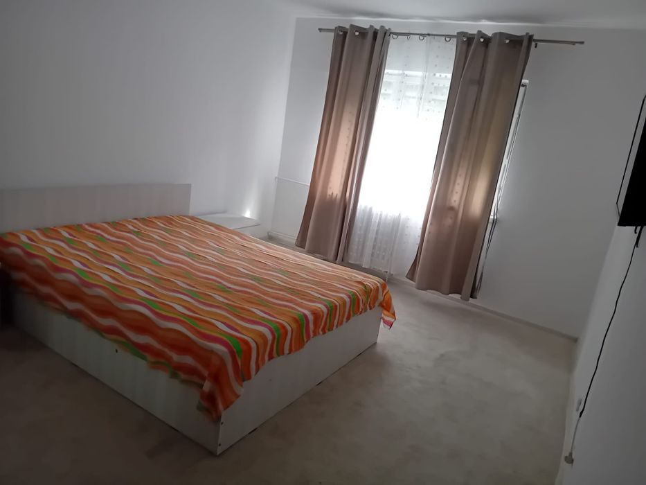 Inchiriez apartament