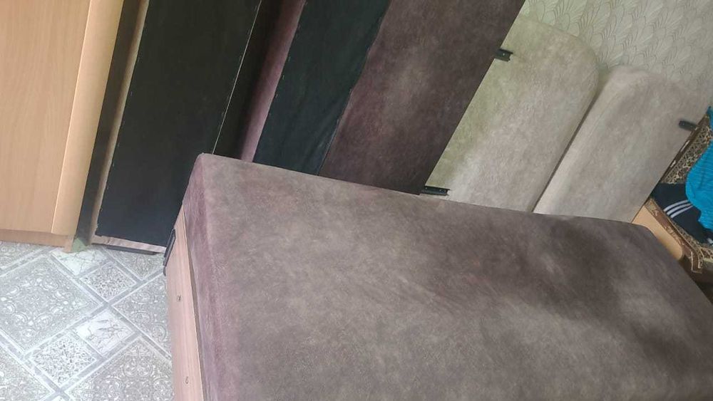 Отдам бесплатно диван.