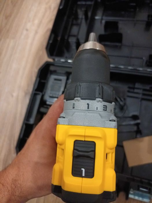 Винтоверт Dewalt DCD800