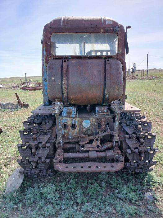 ДТ. 75 трактор гусеничный