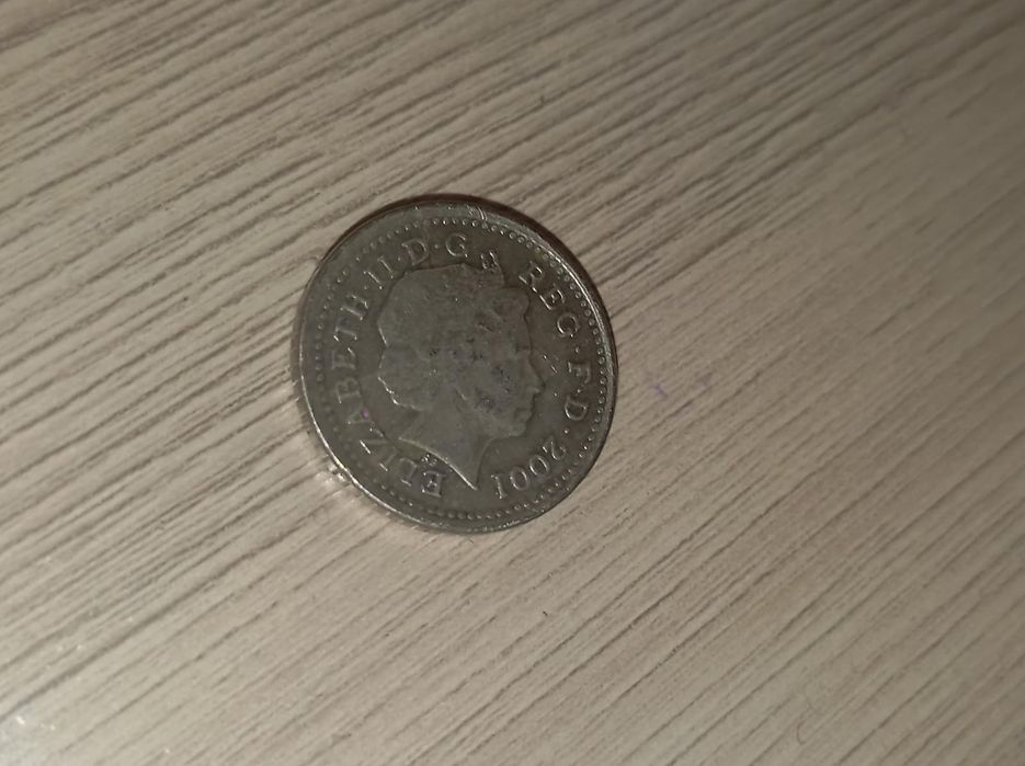 Продаю монету 2001 года