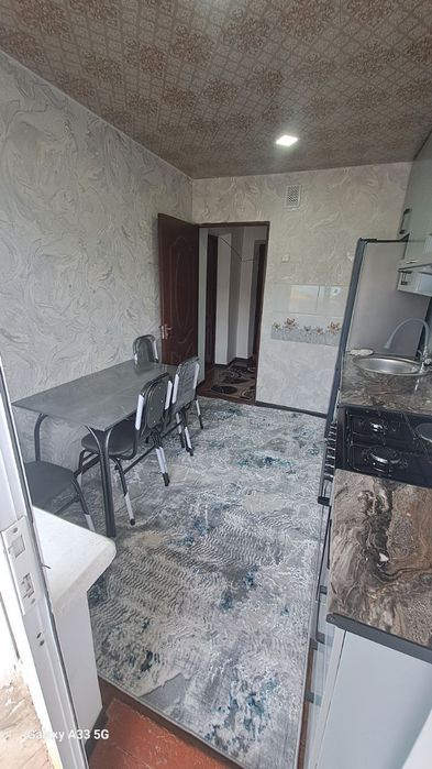 1 комнатная с мебелью и техникой вдоль центральной дороги!