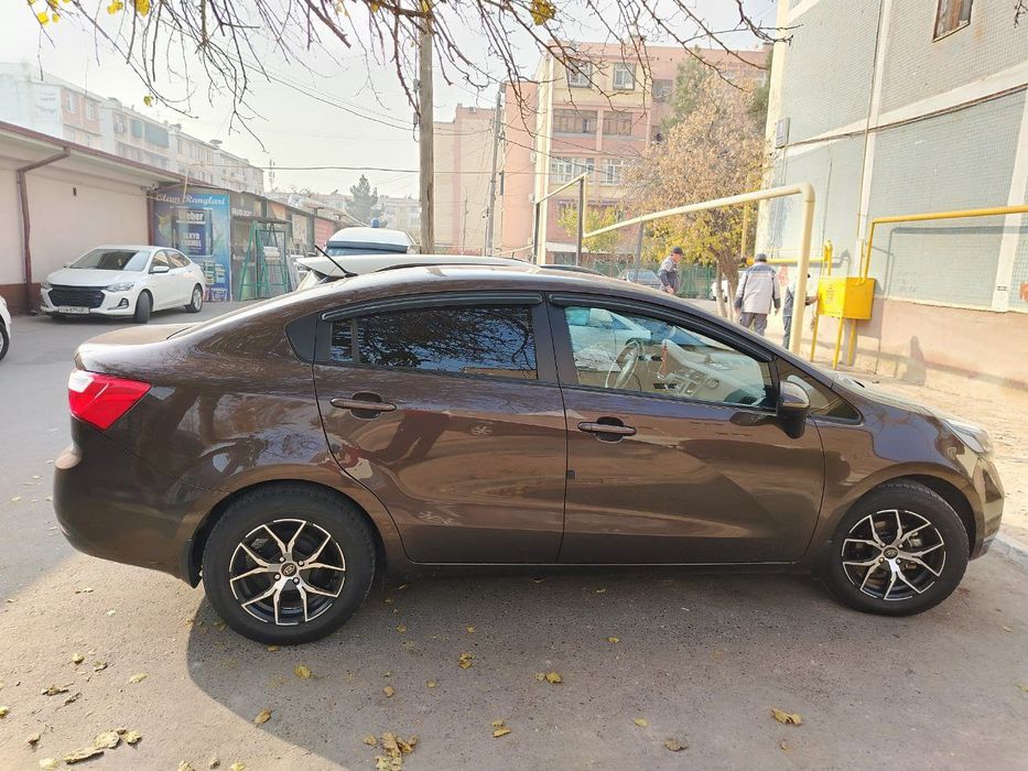 Киа Рио 2013 год