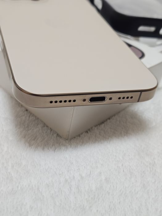 Iphone 16 pro max Desert Titanium 256GB, stare impecabilă Full box