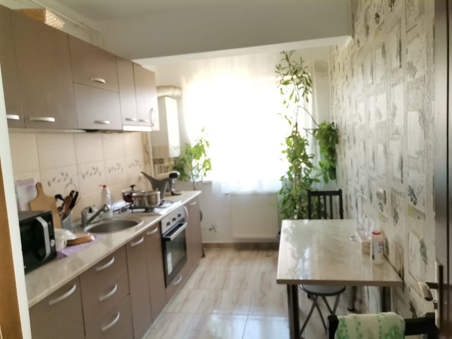 Vand apartament 2 camere.