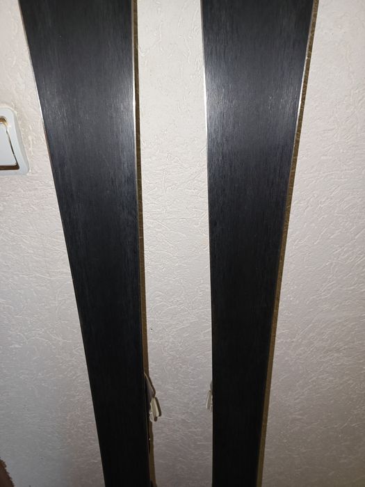 Продавам дамски ски Volkl 154 см.