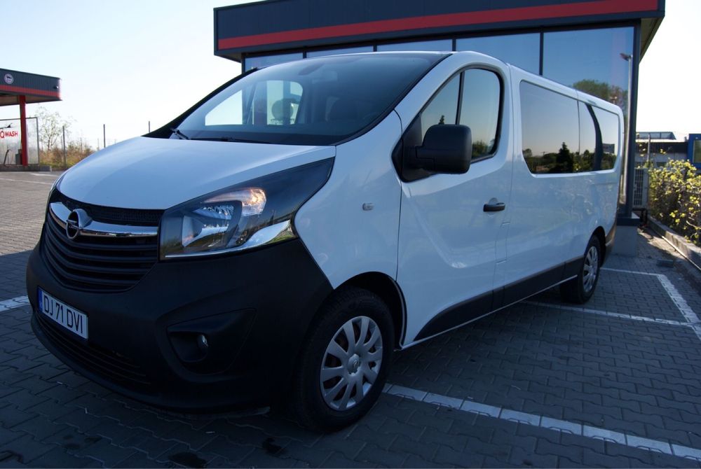 Închiriere auto microbuz 8+1