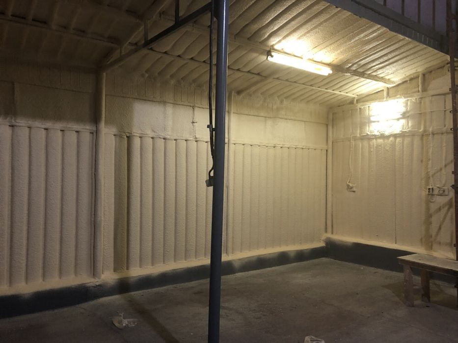 Izolatie Spuma Poliuretanica acoperiș si pod. Firma+Garanție 20 ani.