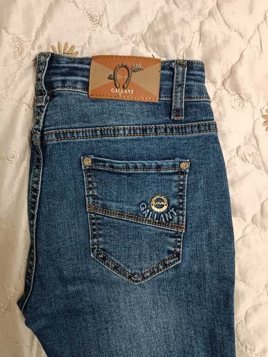 Продам джинсы на девочку