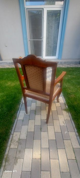 Scaun din lemn masiv tapițat