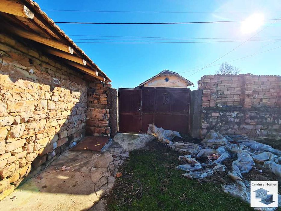 120354 Къща с просторен двор и кладенец в с. Драганово