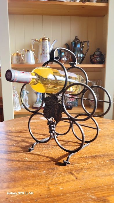 Декоративна стойка, поставка за вино от ковано желязо нова