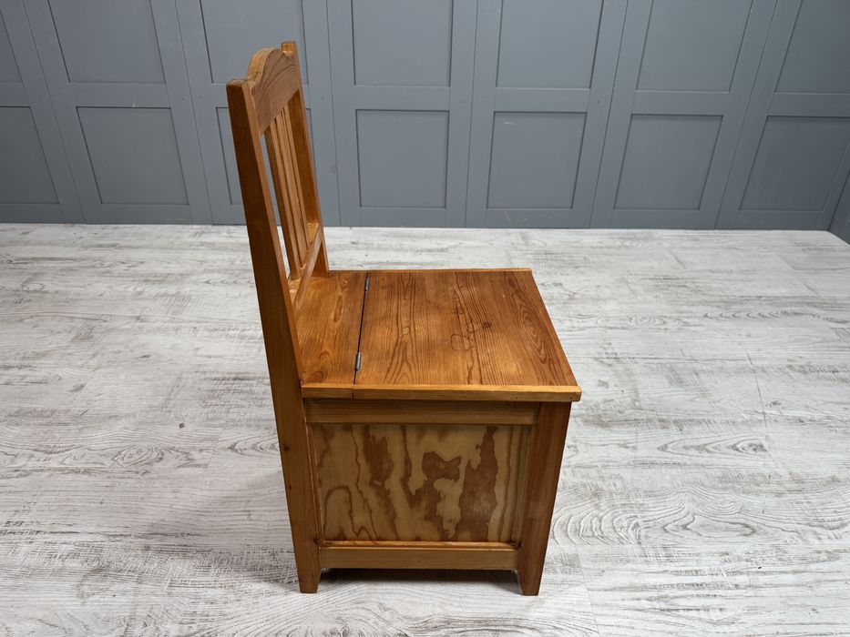 Селски шведски стол - ракла К056