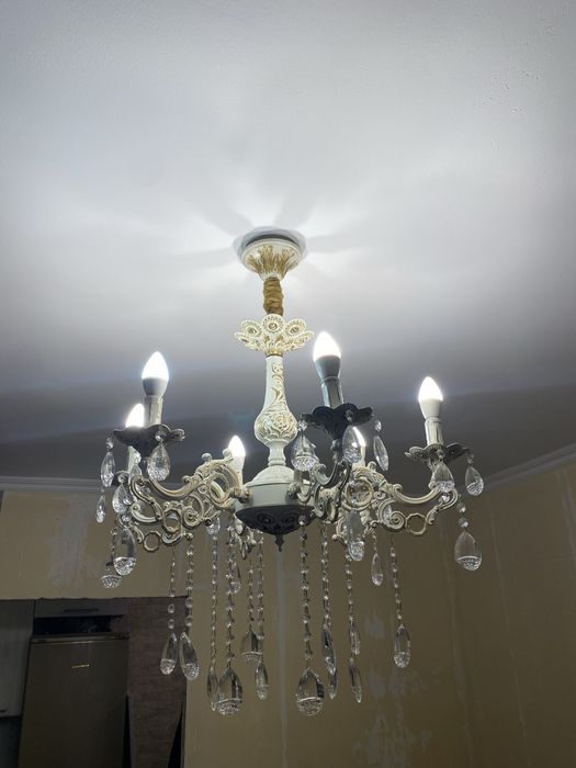 Продам люстру в отлично состояний