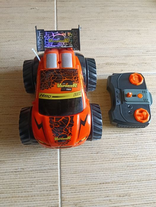 Mașinuta de teren 4x4 cu telecomanda
