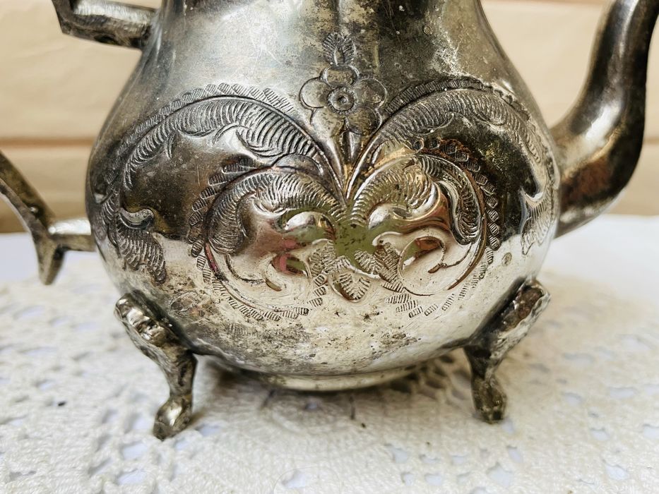 Красив арабски чайник с орел